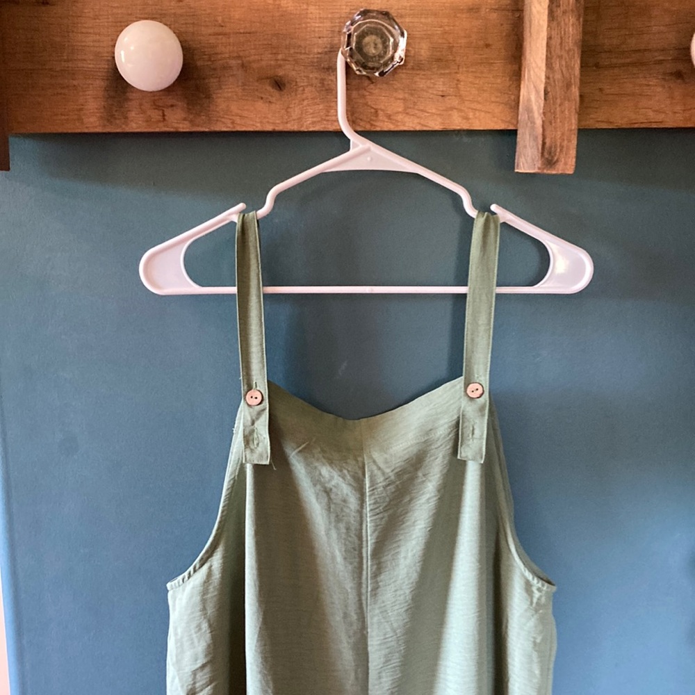 Romper/ jumpsuit